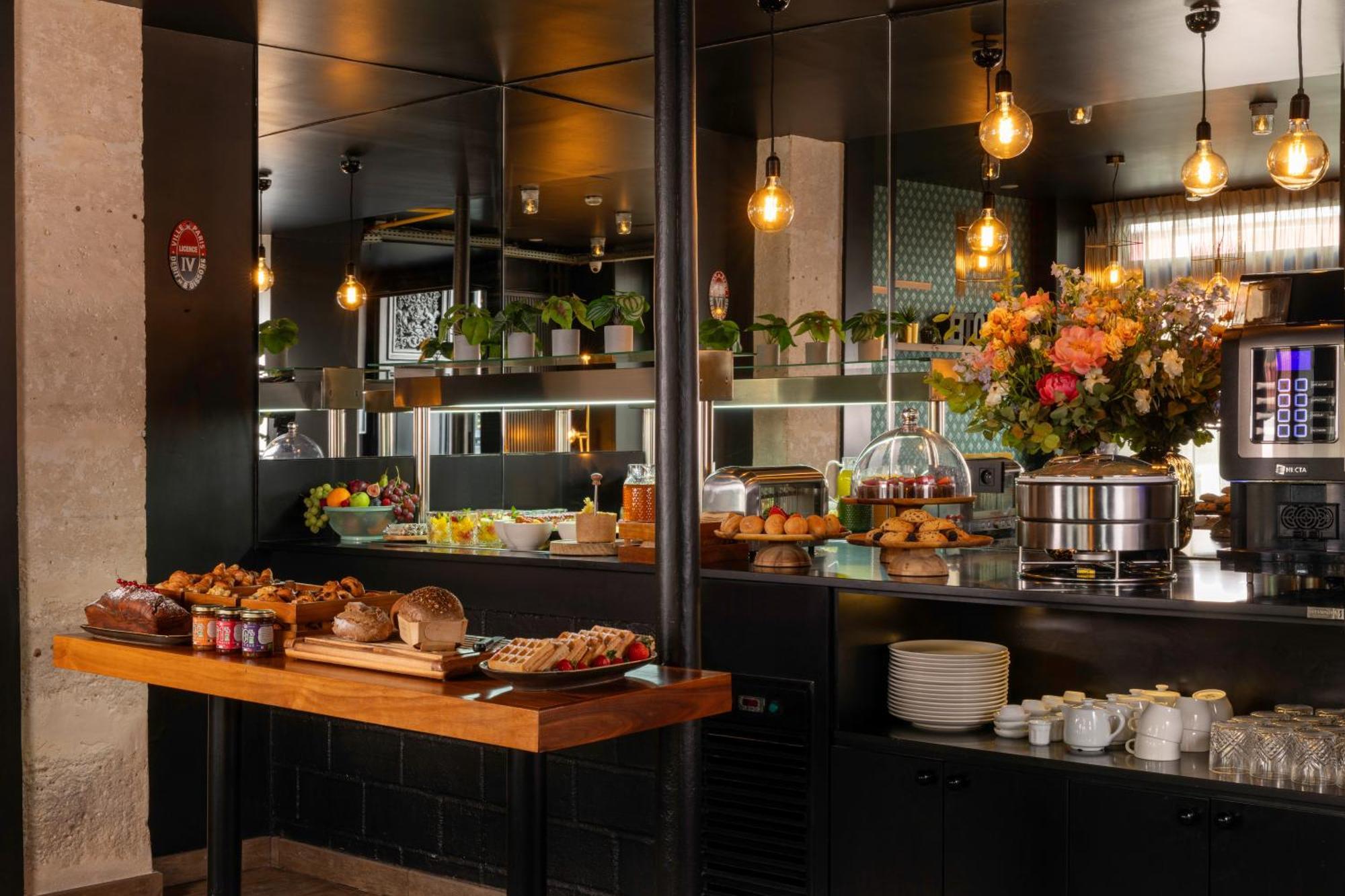 Maxim Folies Hotel Paris