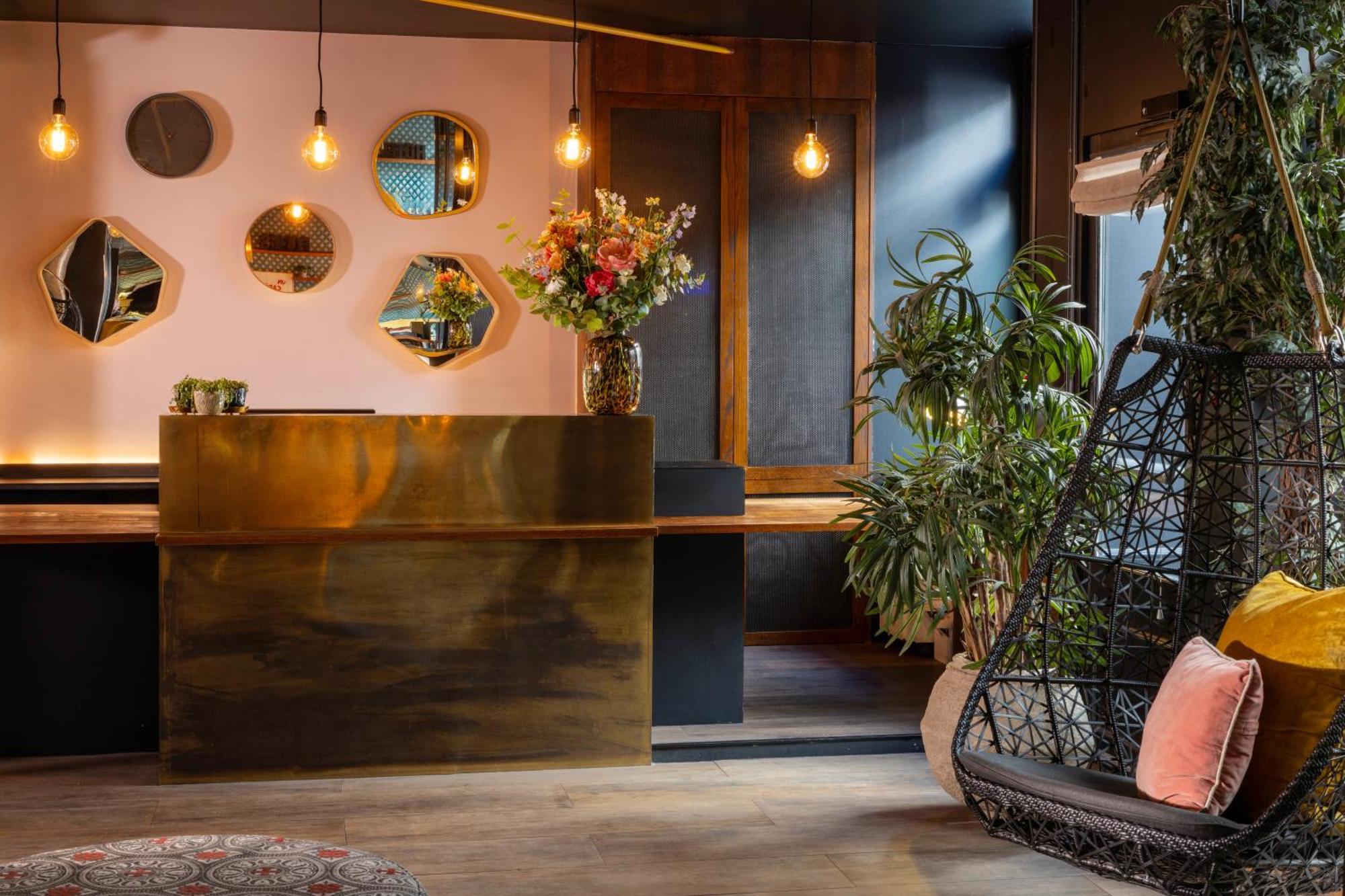 Maxim Folies Hotel