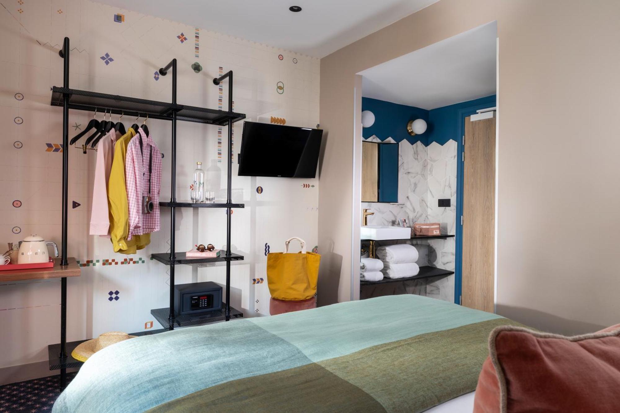 Maxim Folies Hotel